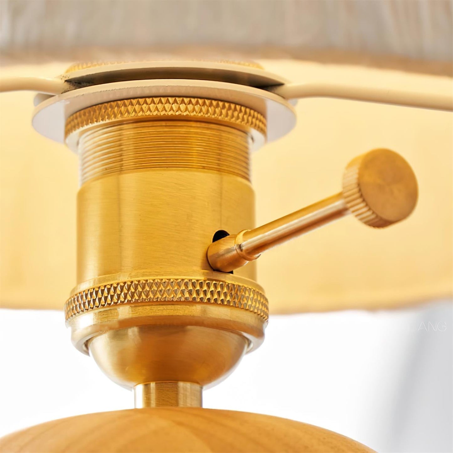 Dira Oak Table Lamp - Loonglight