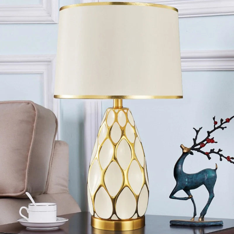 Aelia Gold Lattice Ceramic Table Lamp - Loonglight