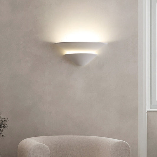 How to Choose a Plaster Wall Lamp for a Bedroom or Hallway