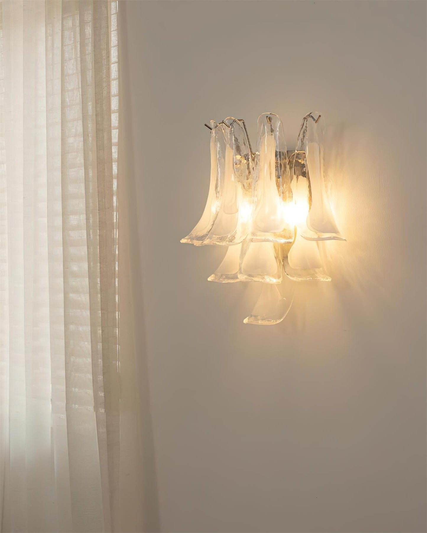 Alrinis Sculptural Glass Wall Lamp