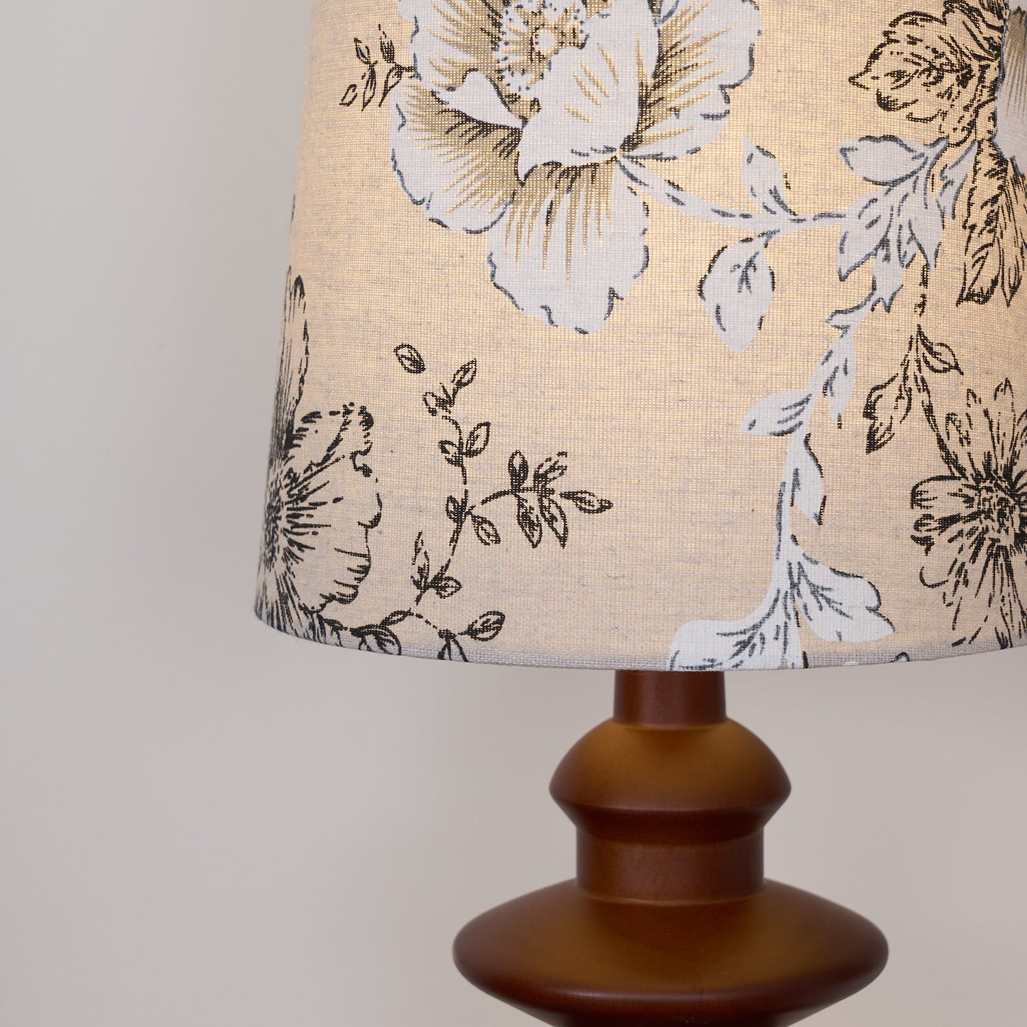 Ariana Table Lamp - Loonglight