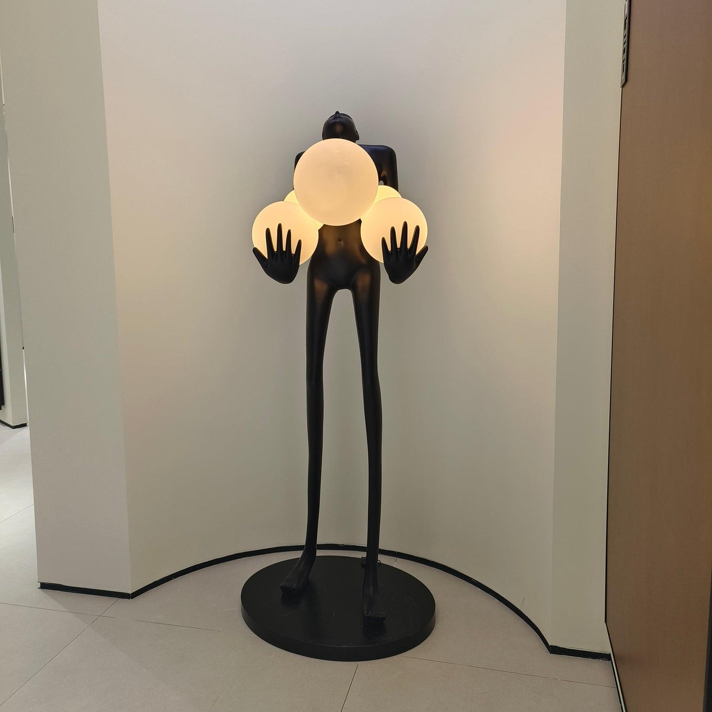 Artistic Figure Floor Lamp - Loonglight