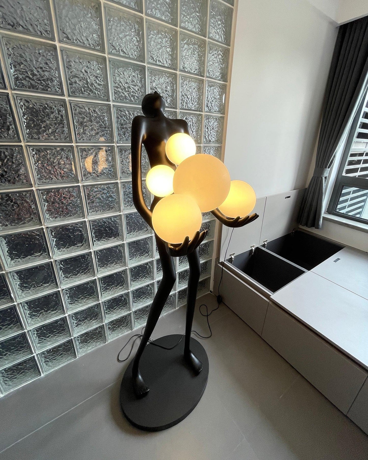 Artistic Figure Floor Lamp - Loonglight