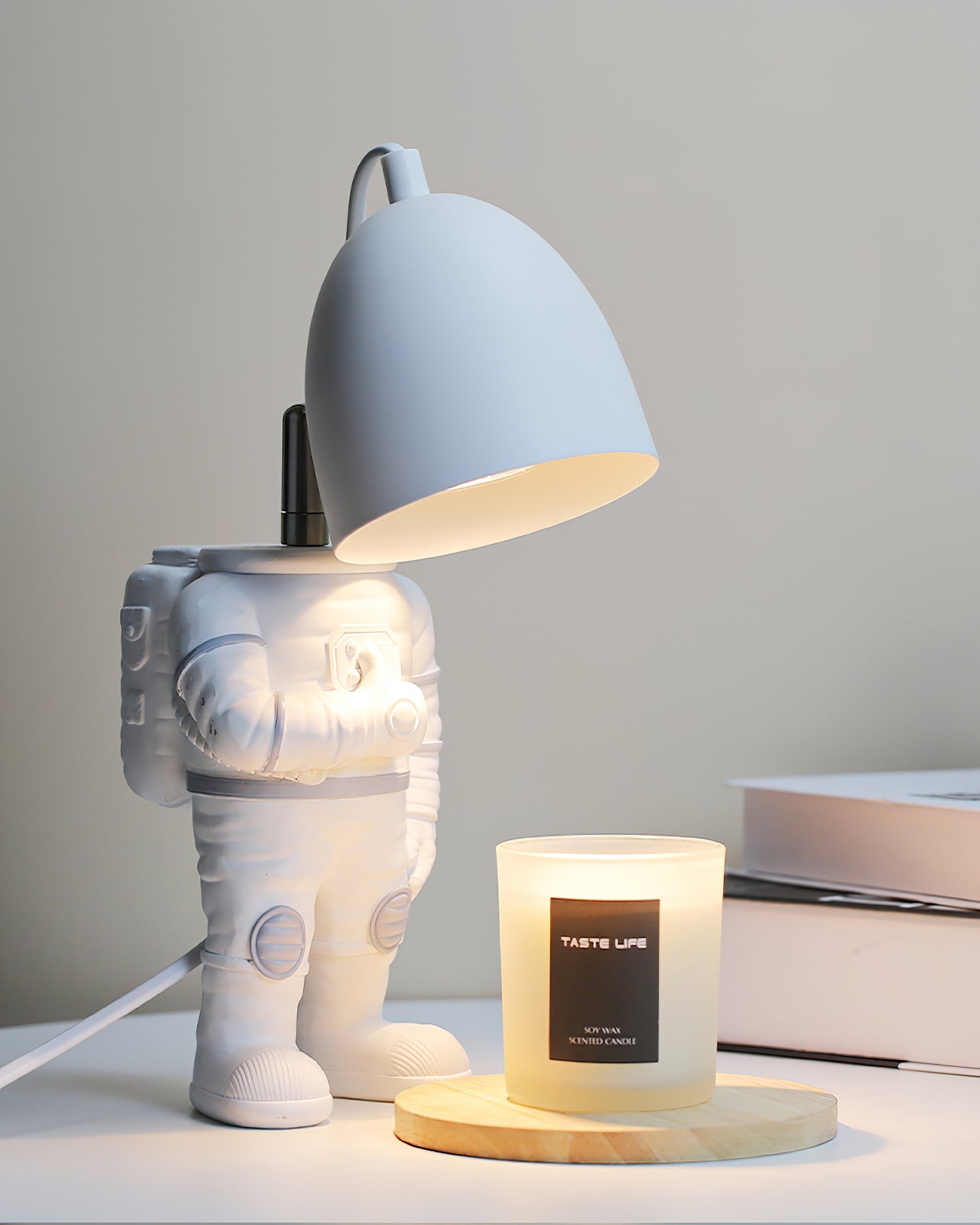Astronaut Candle Warmer Lamp - Loonglight
