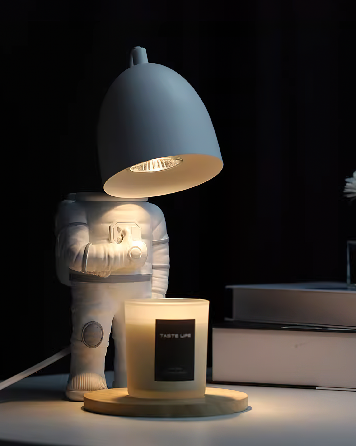 Astronaut Candle Warmer Lamp - Loonglight