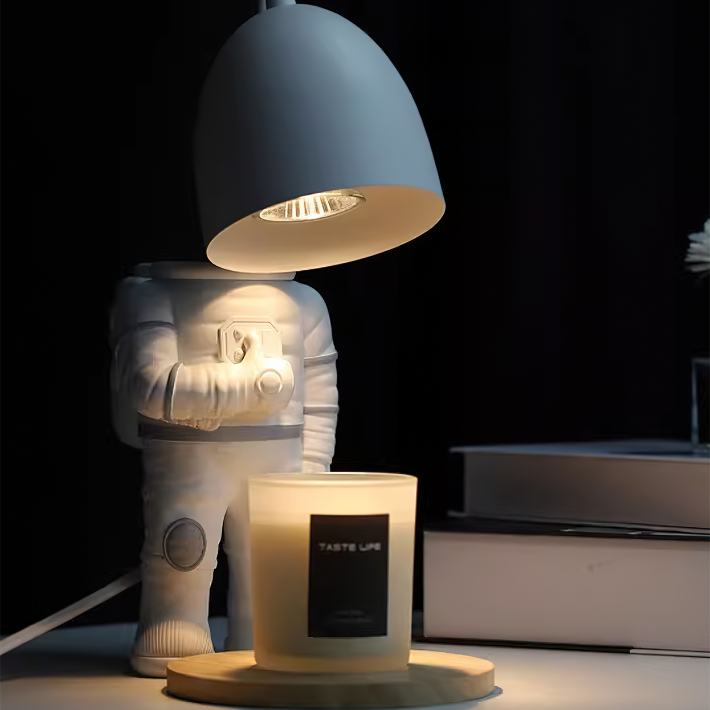 Astronaut Candle Warmer Lamp - Loonglight