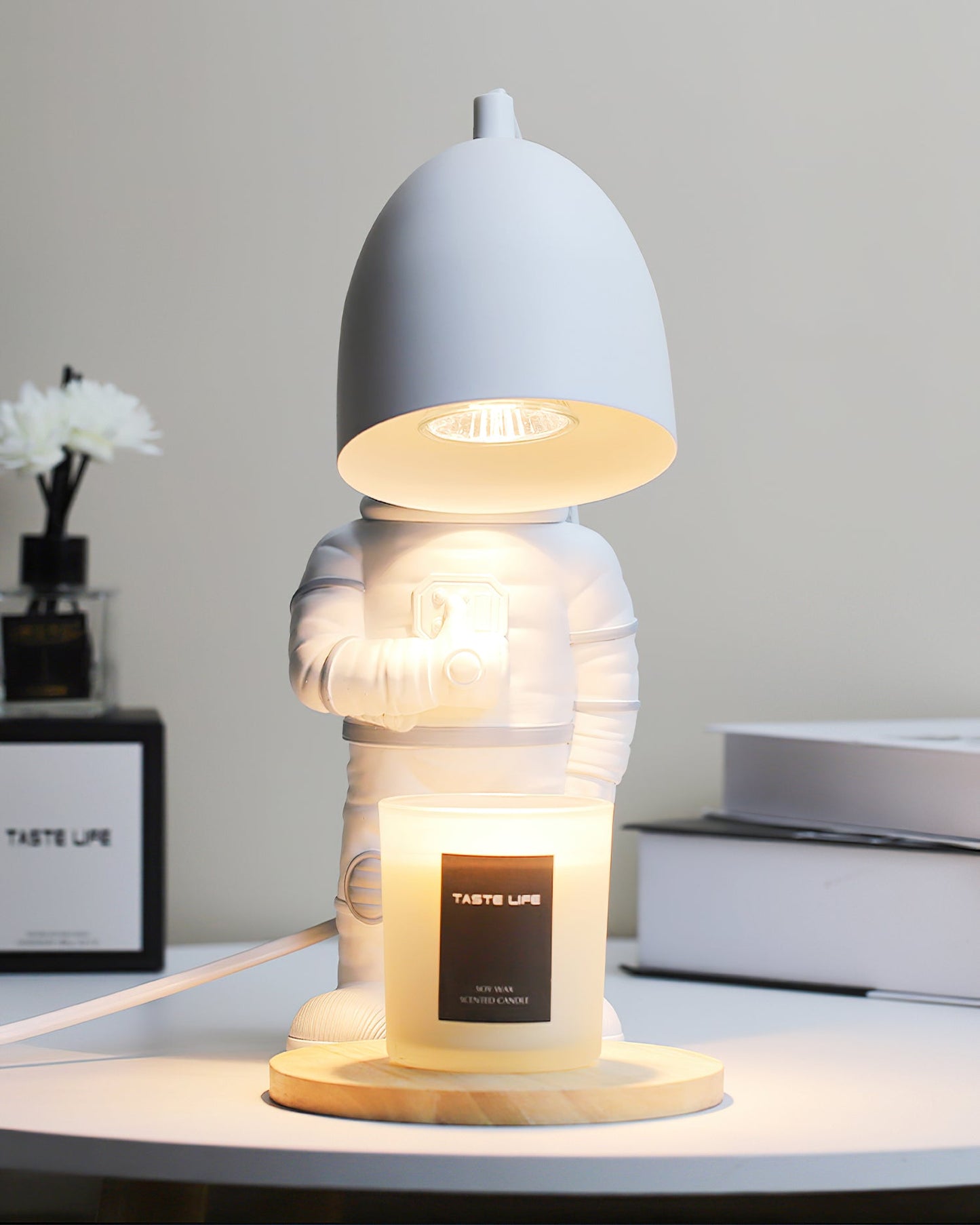 Astronaut Candle Warmer Lamp - Loonglight