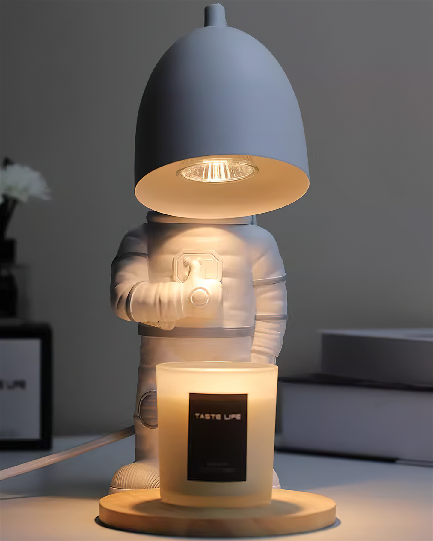Astronaut Candle Warmer Lamp - Loonglight