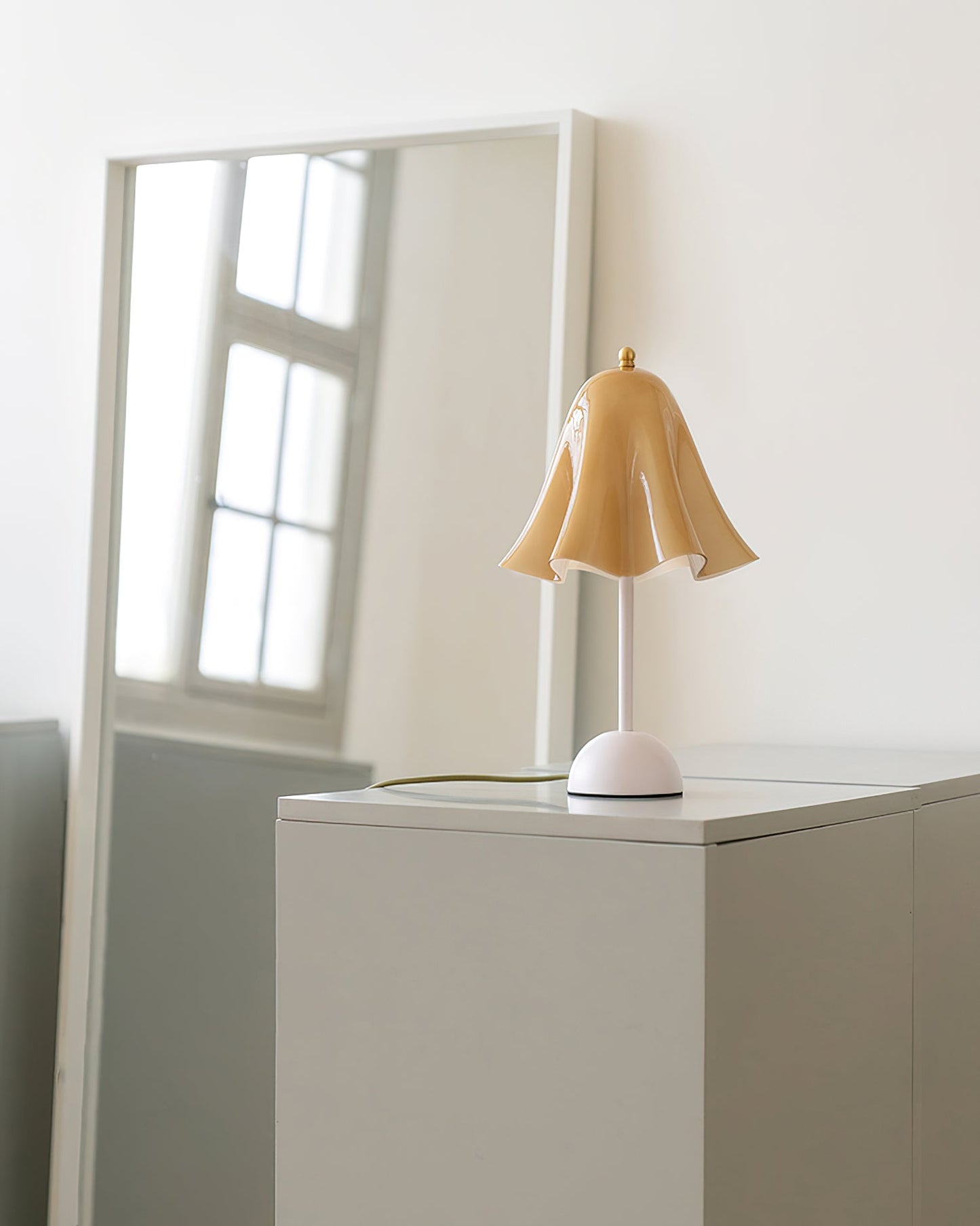 Bellis Table Lamp - Loonglight