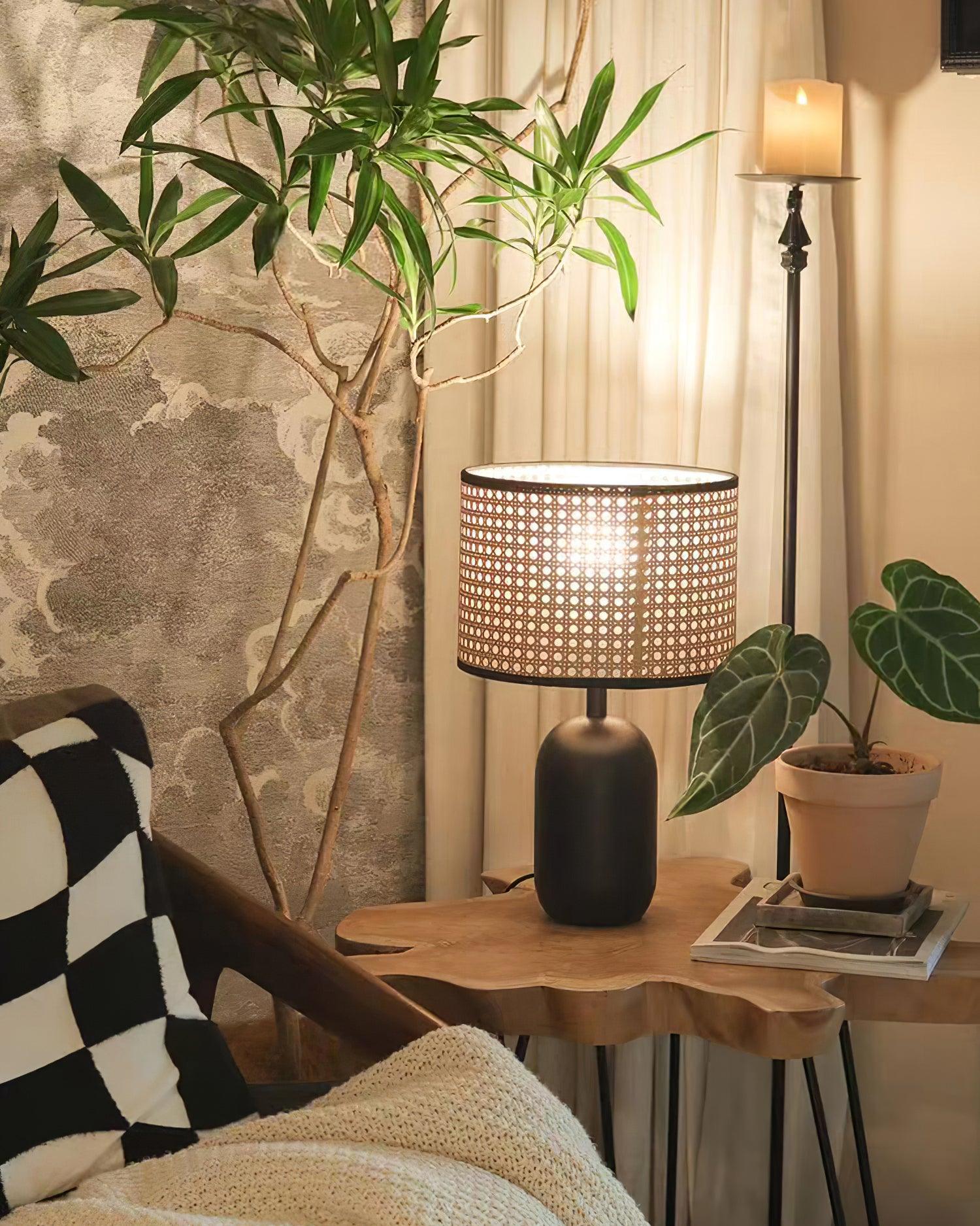 Blakely Table Lamp - Loonglight