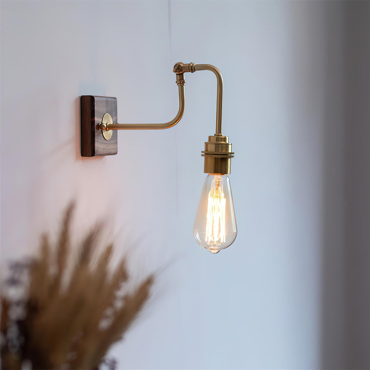 Calin Brass Wall Lamp - Loonglight
