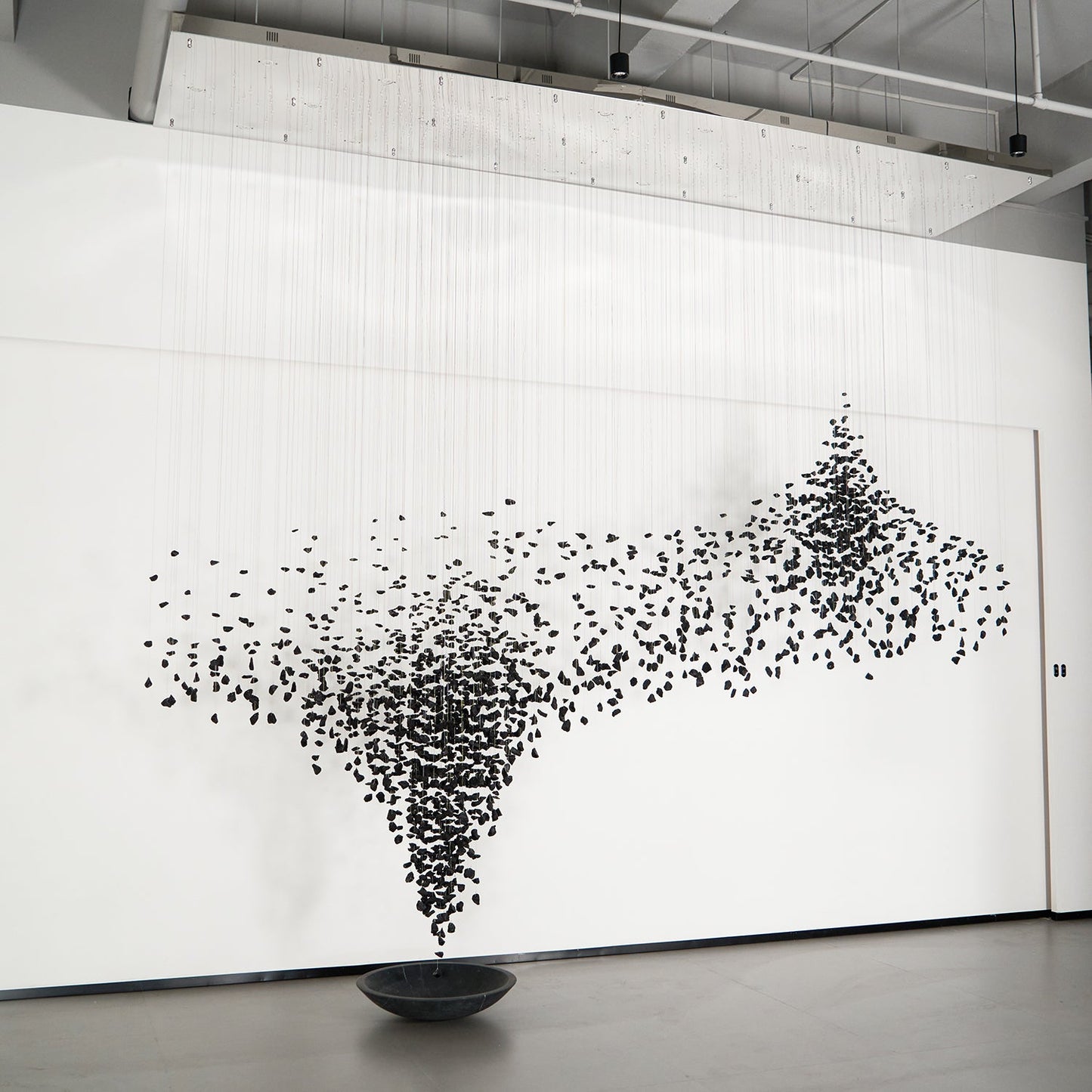 Hourglass Charcoal Stones Chandelier - Loonglight