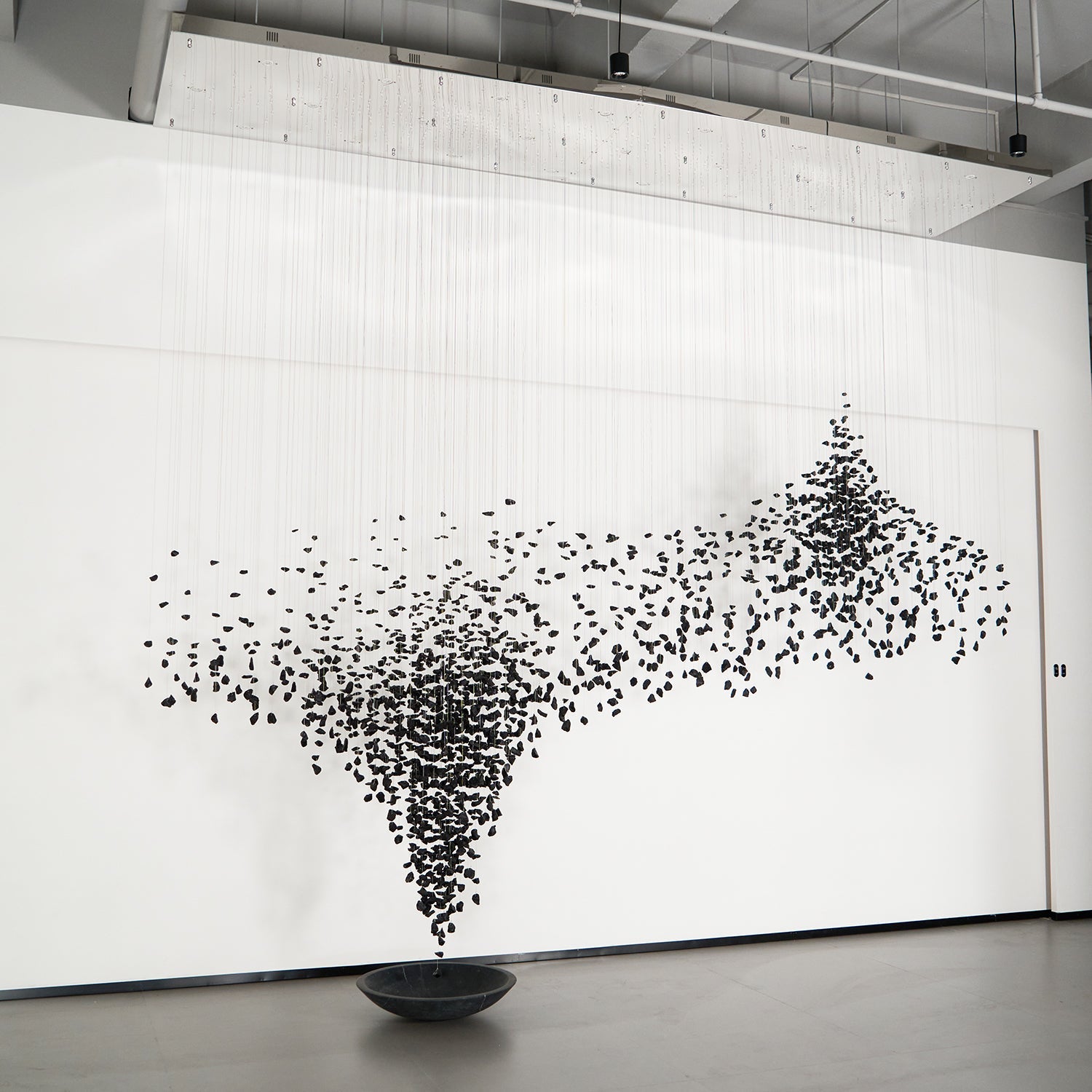 Hourglass Charcoal Stones Chandelier - Loonglight