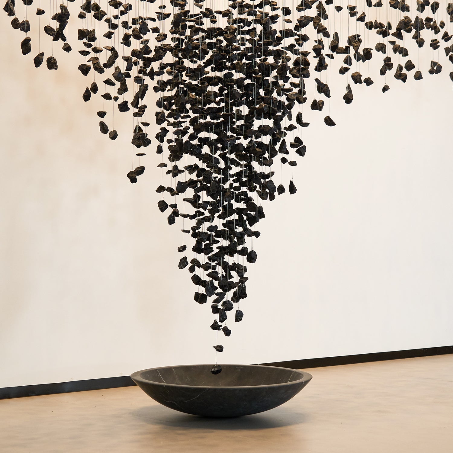 Hourglass Charcoal Stones Chandelier - Loonglight