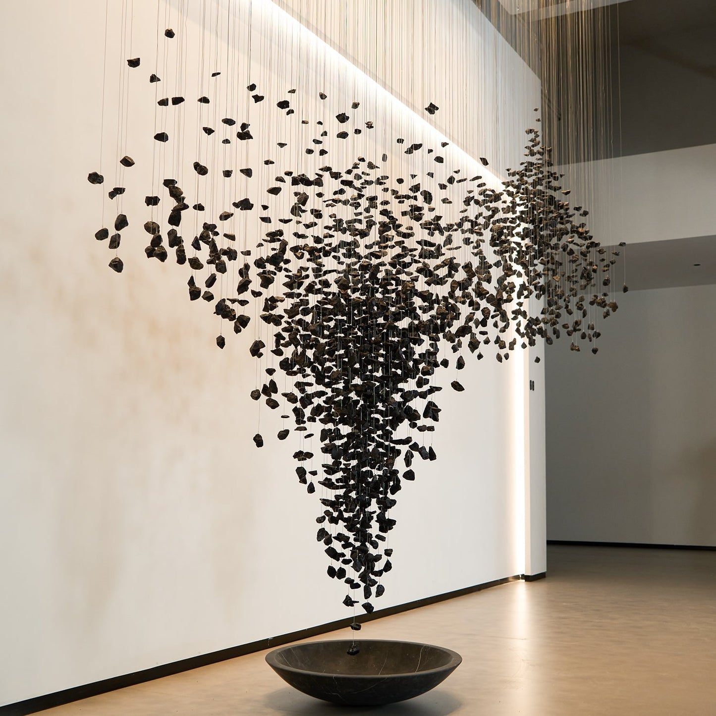 Hourglass Charcoal Stones Chandelier - Loonglight