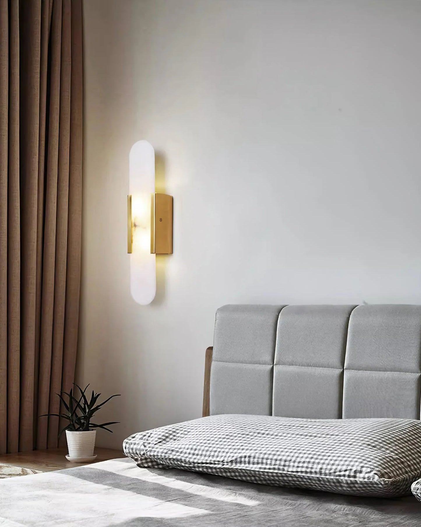 Contemporary Alabaster Wall Light - Loonglight