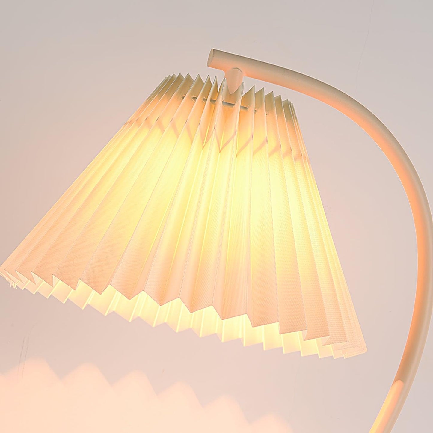 Crescini Pleated Table Lamp - Loonglight
