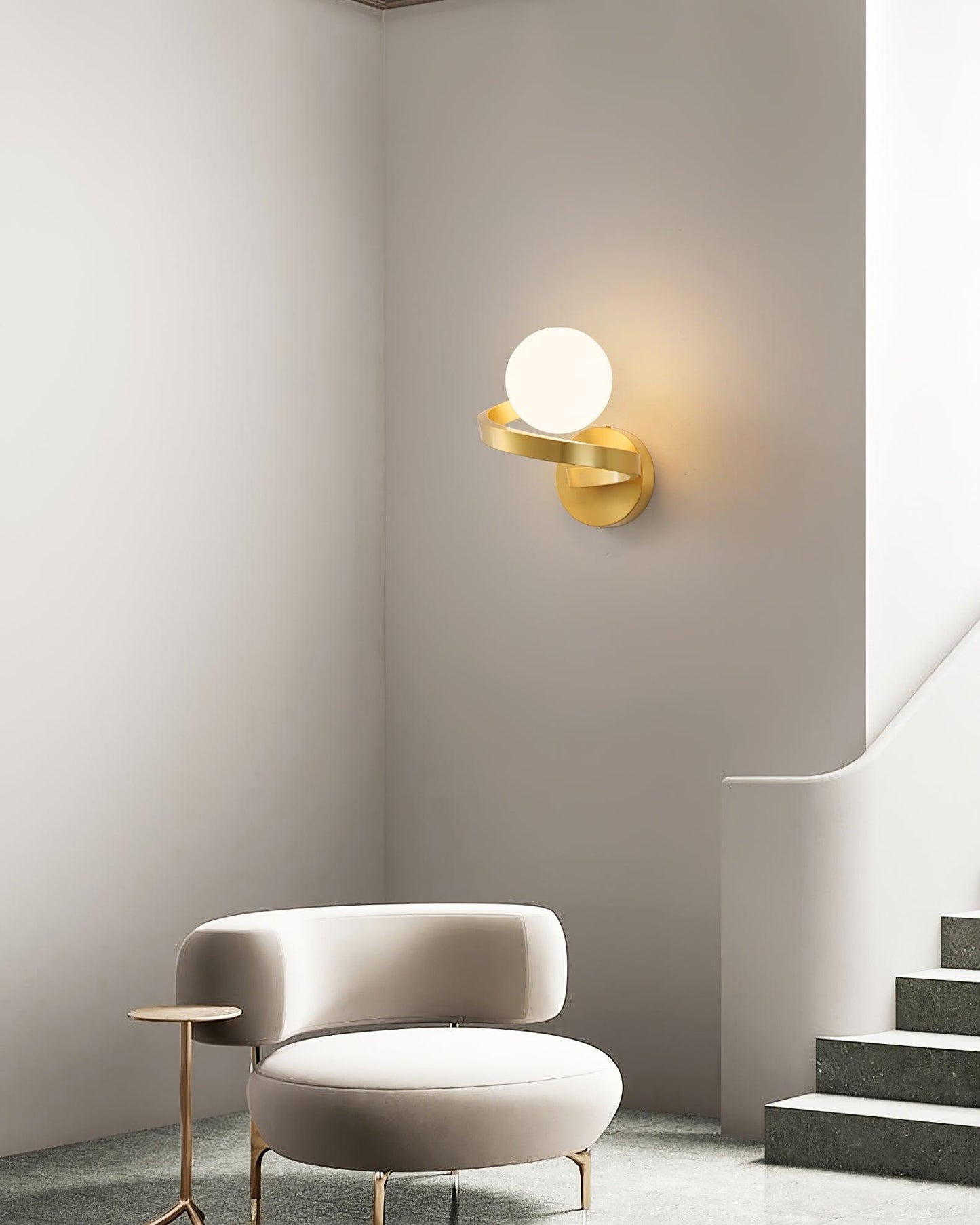 Curved Brass Wall Lamp - Loonglight