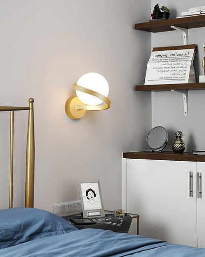 Curved Brass Wall Lamp - Loonglight