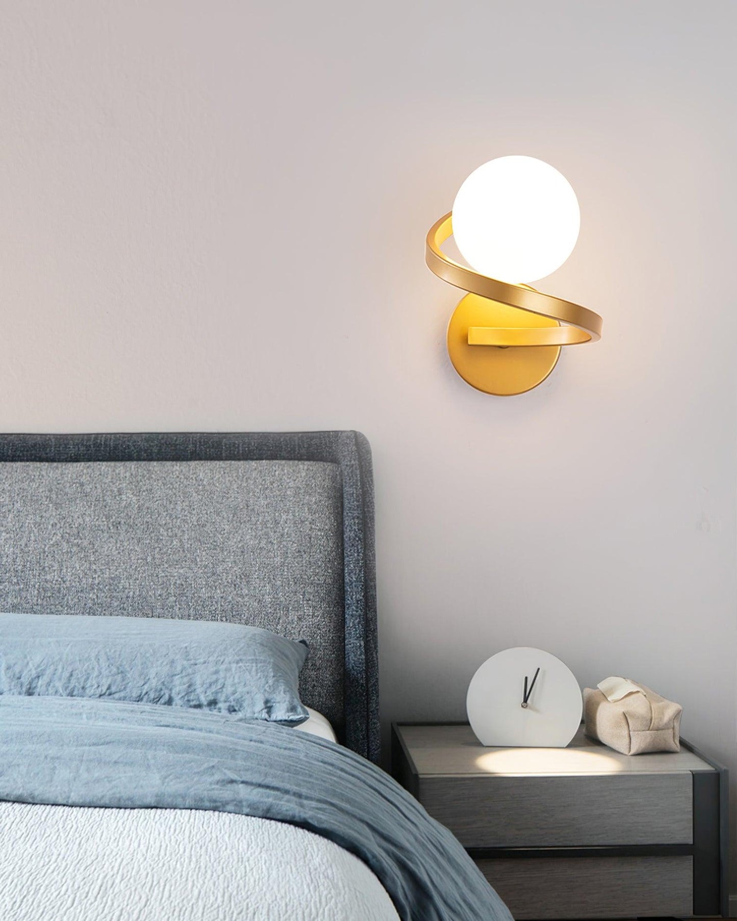 Curved Brass Wall Lamp - Loonglight