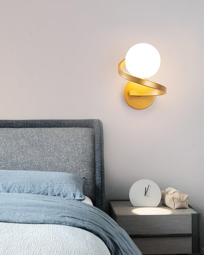 Curved Brass Wall Lamp - Loonglight