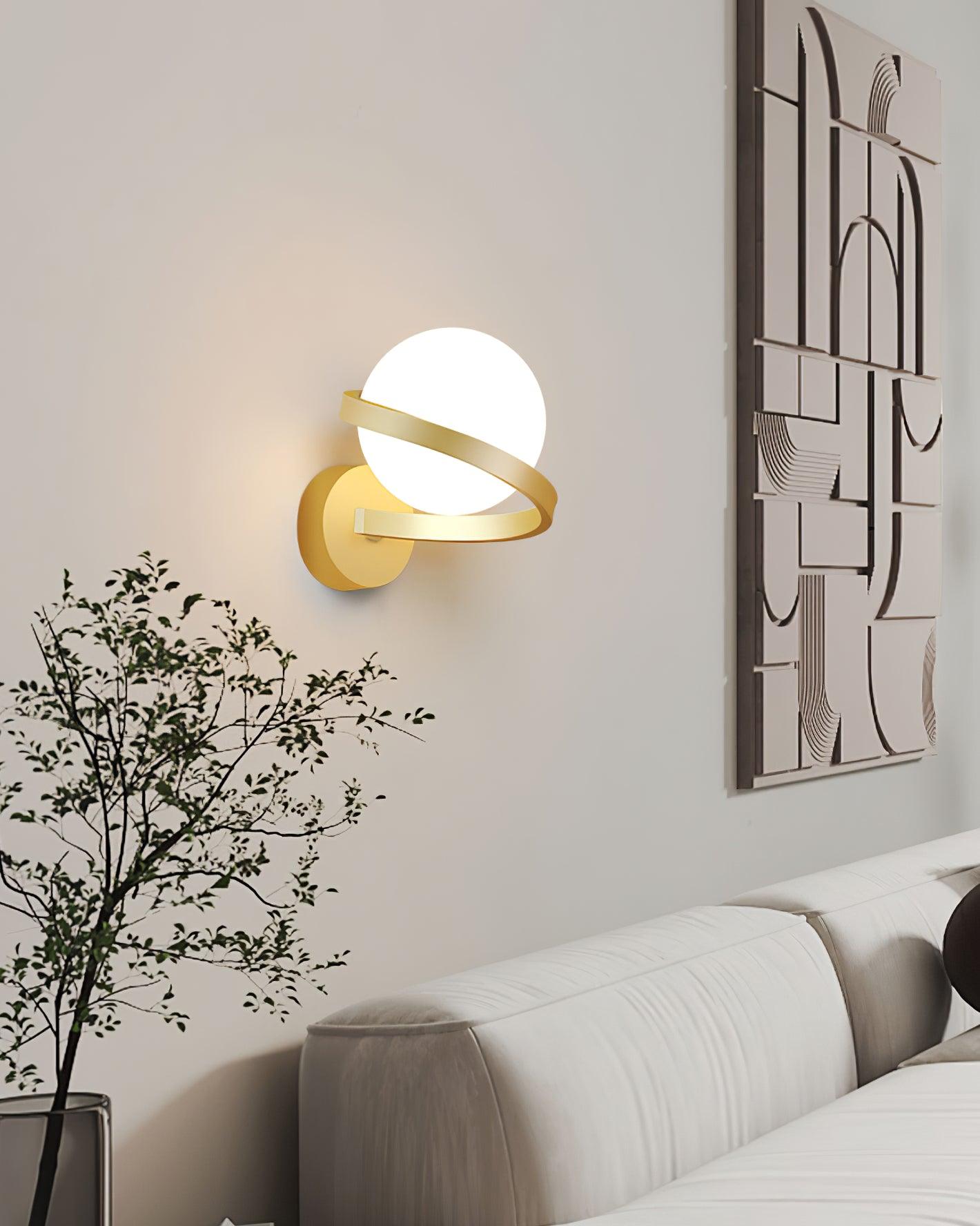 Curved Brass Wall Lamp - Loonglight