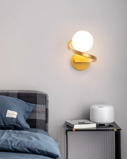 Curved Brass Wall Lamp - Loonglight