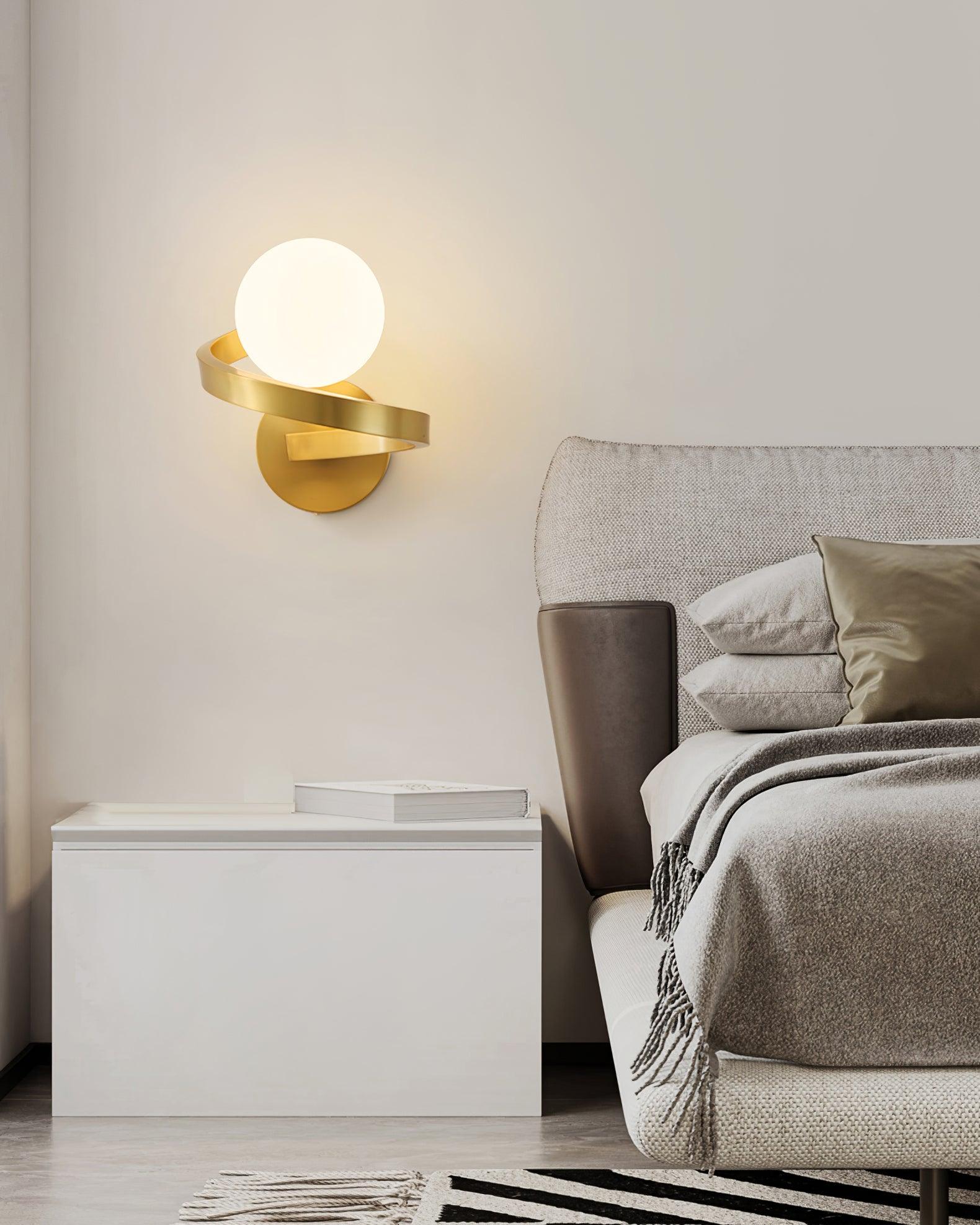 Curved Brass Wall Lamp - Loonglight