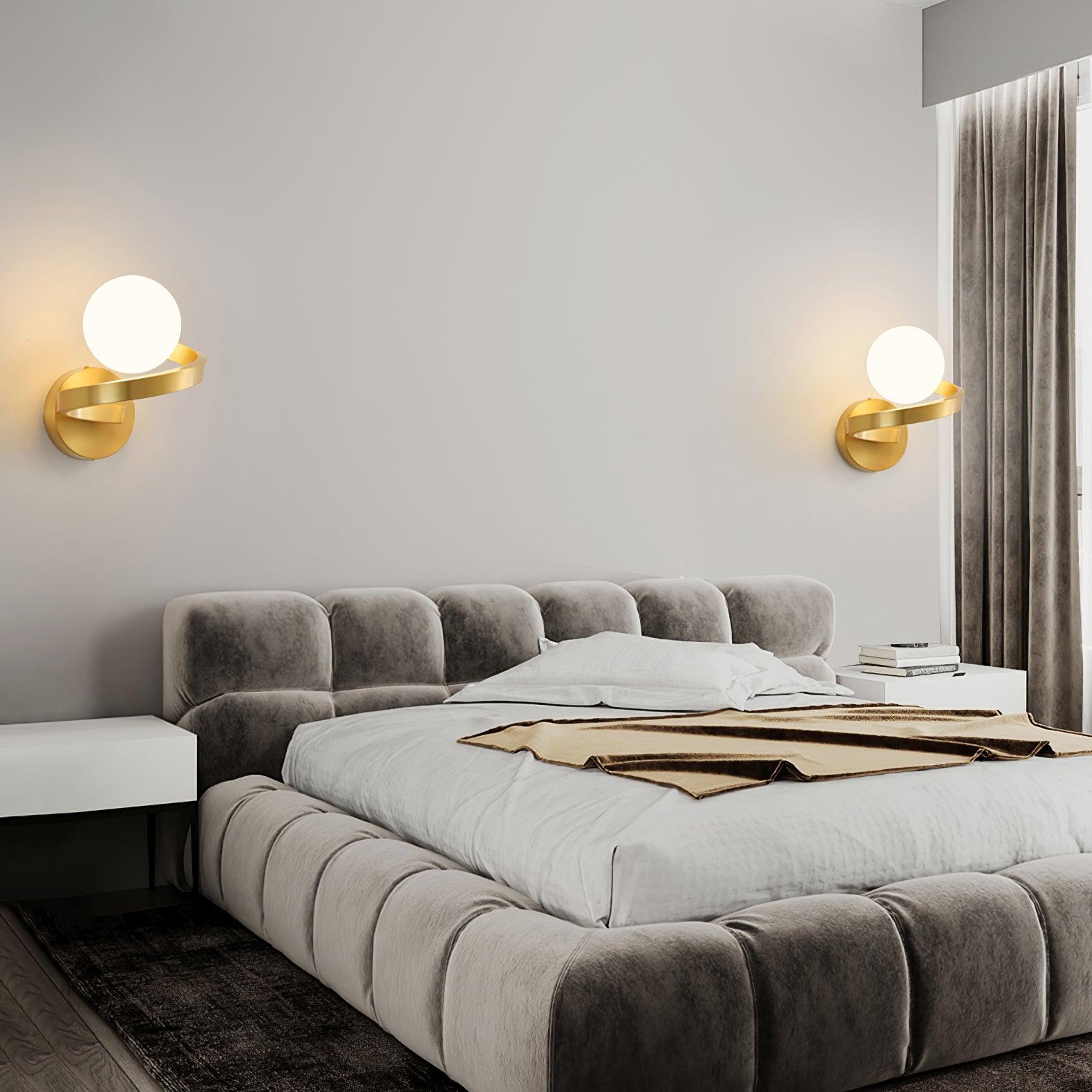 Curved Brass Wall Lamp - Loonglight