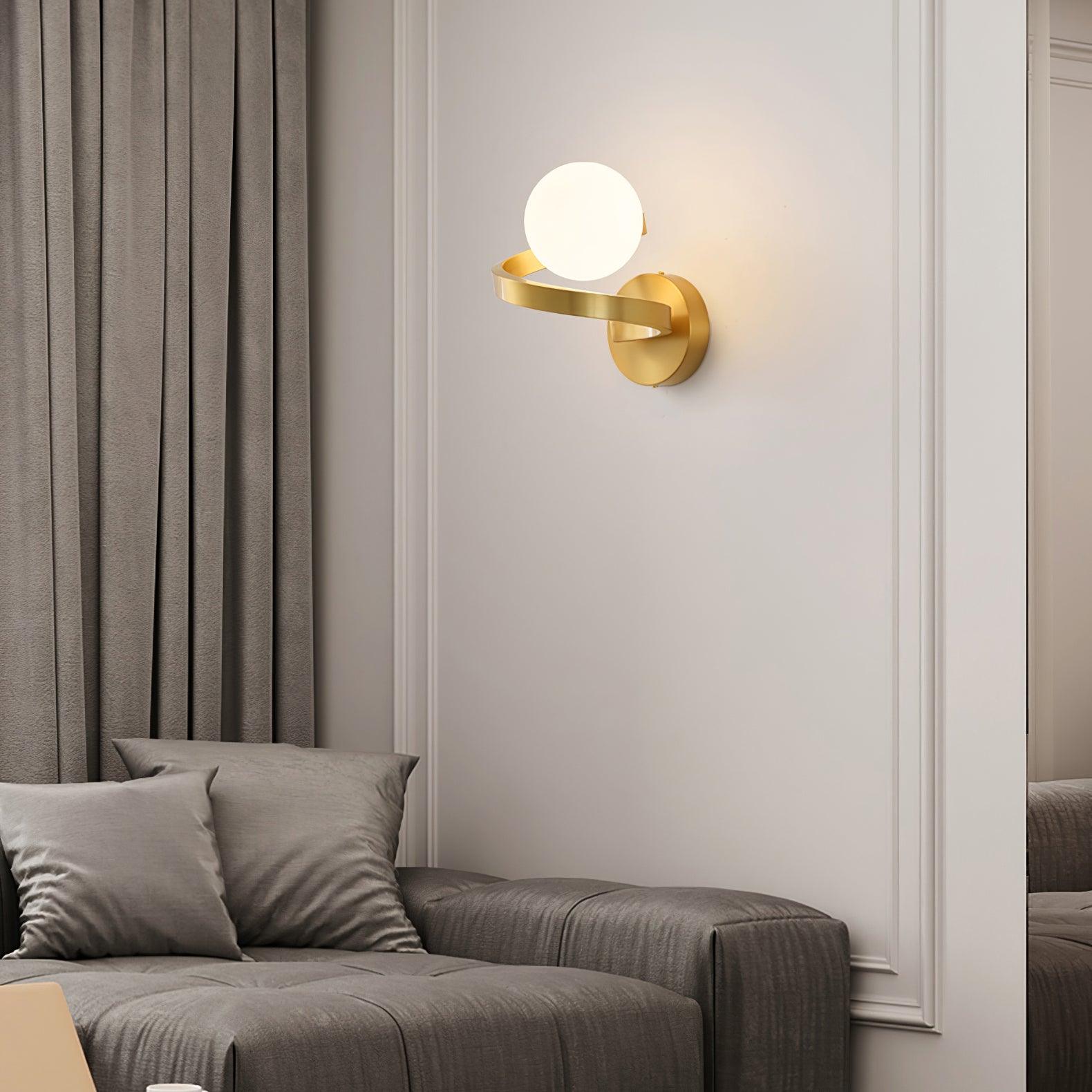 Curved Brass Wall Lamp - Loonglight