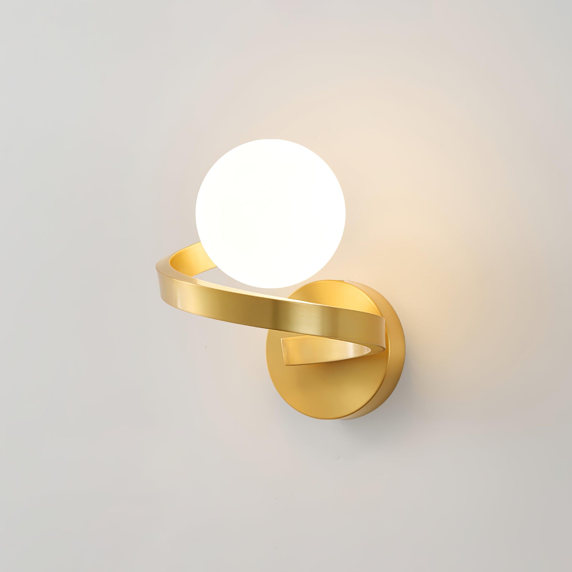 Curved Brass Wall Lamp - Loonglight