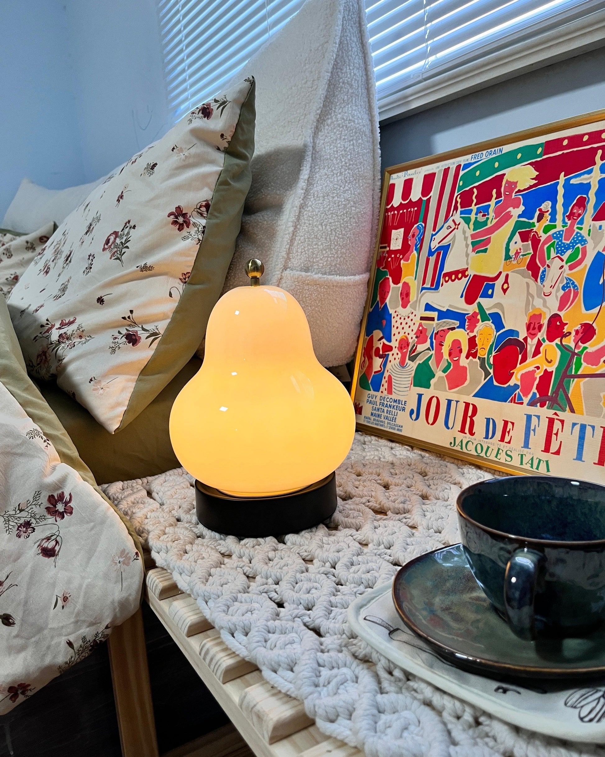 Cute Pear Table Lamp  (built-in battery) - Loonglight