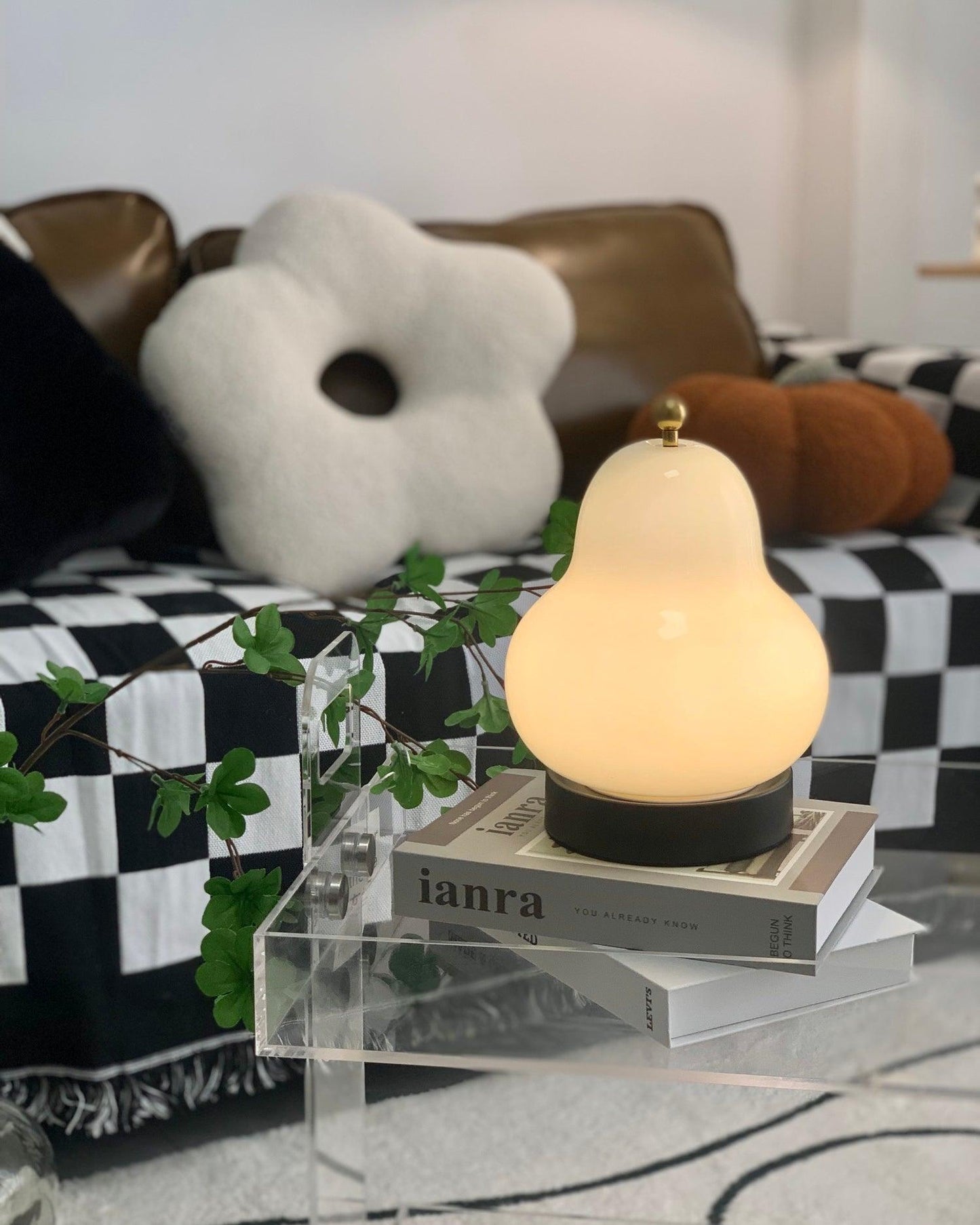 Cute Pear Table Lamp  (built-in battery) - Loonglight