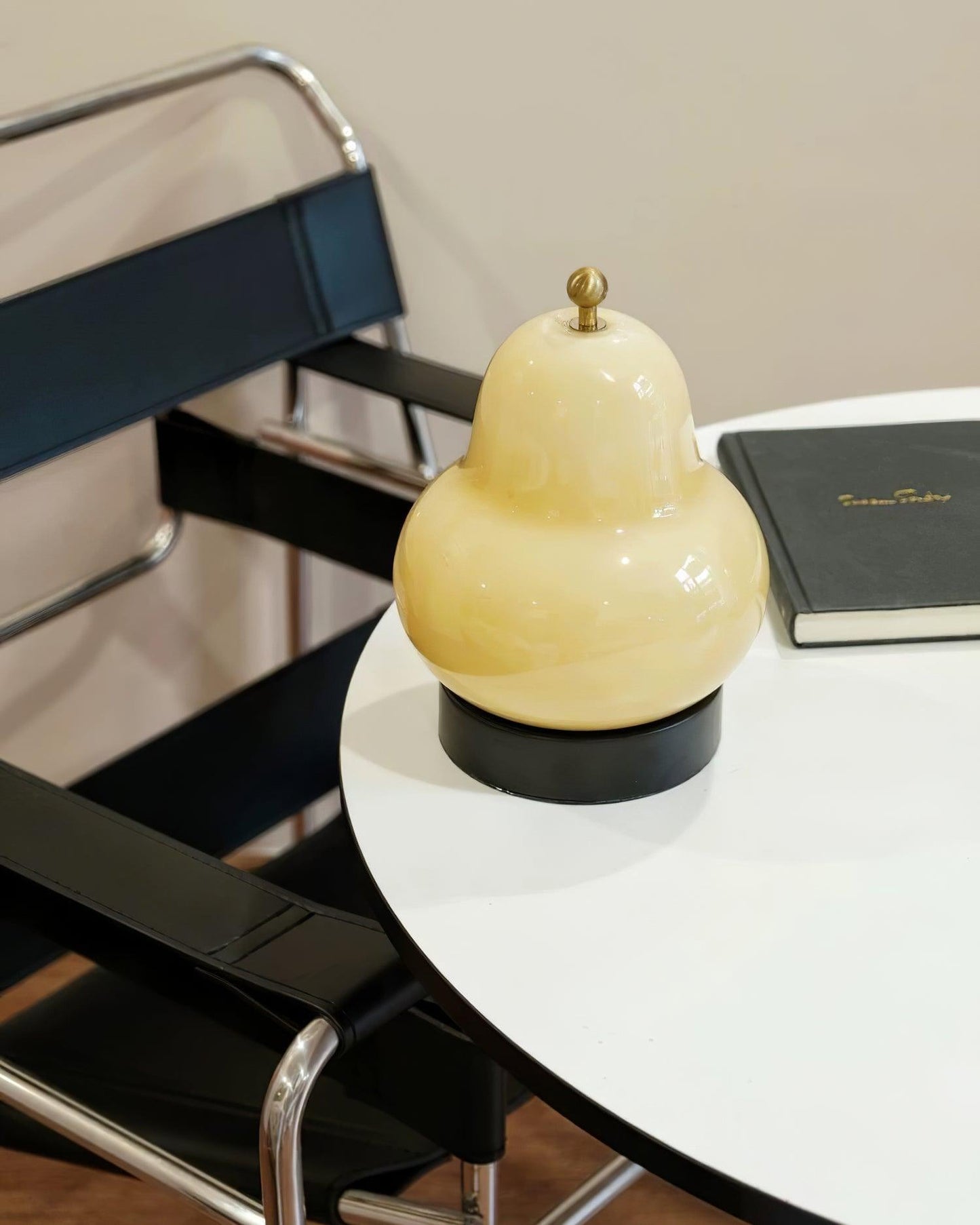Cute Pear Table Lamp  (built-in battery) - Loonglight