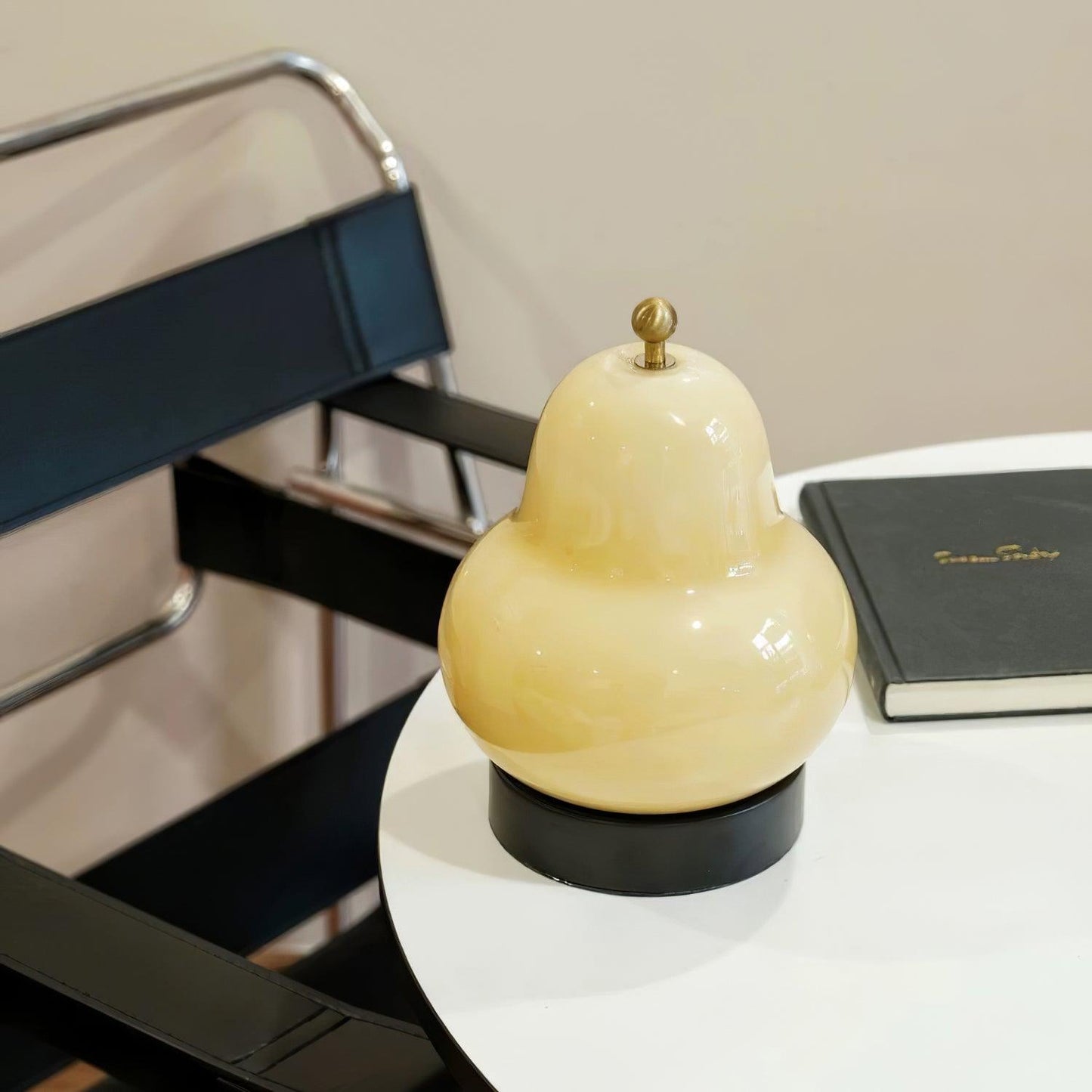 Cute Pear Table Lamp  (built-in battery) - Loonglight