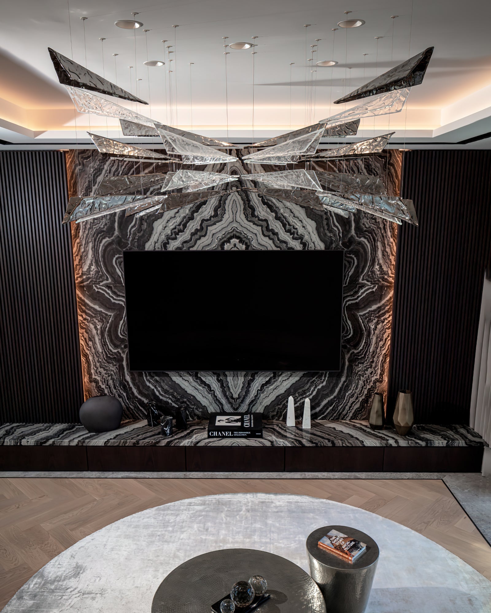 Breeze Glass Leaf Chandelier - Loonglight