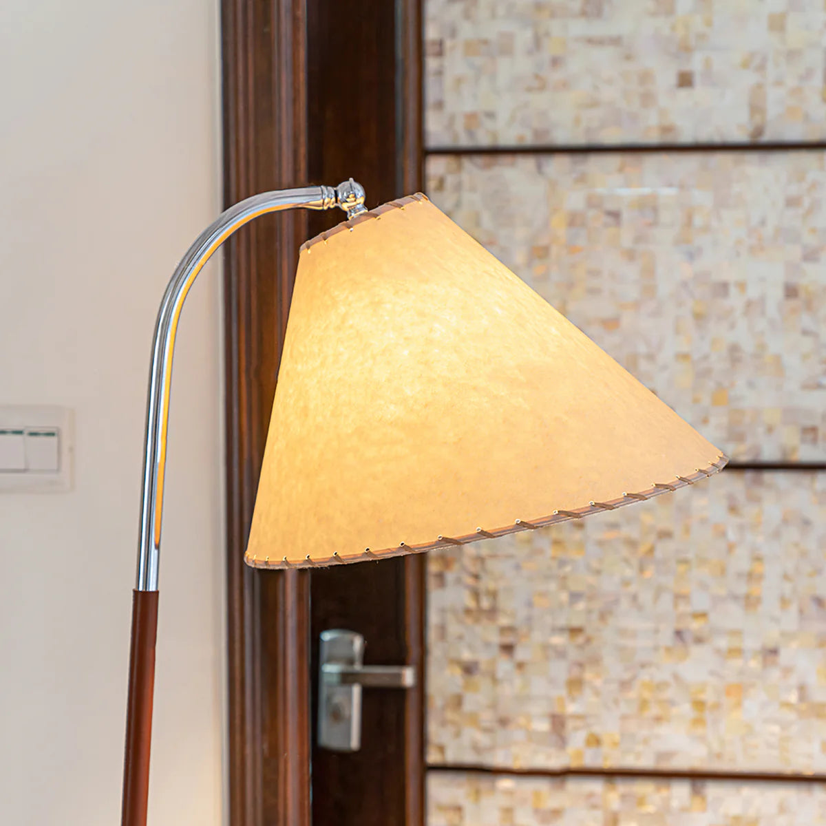 Dornstab Tripod Floor Lamp - Loonglight