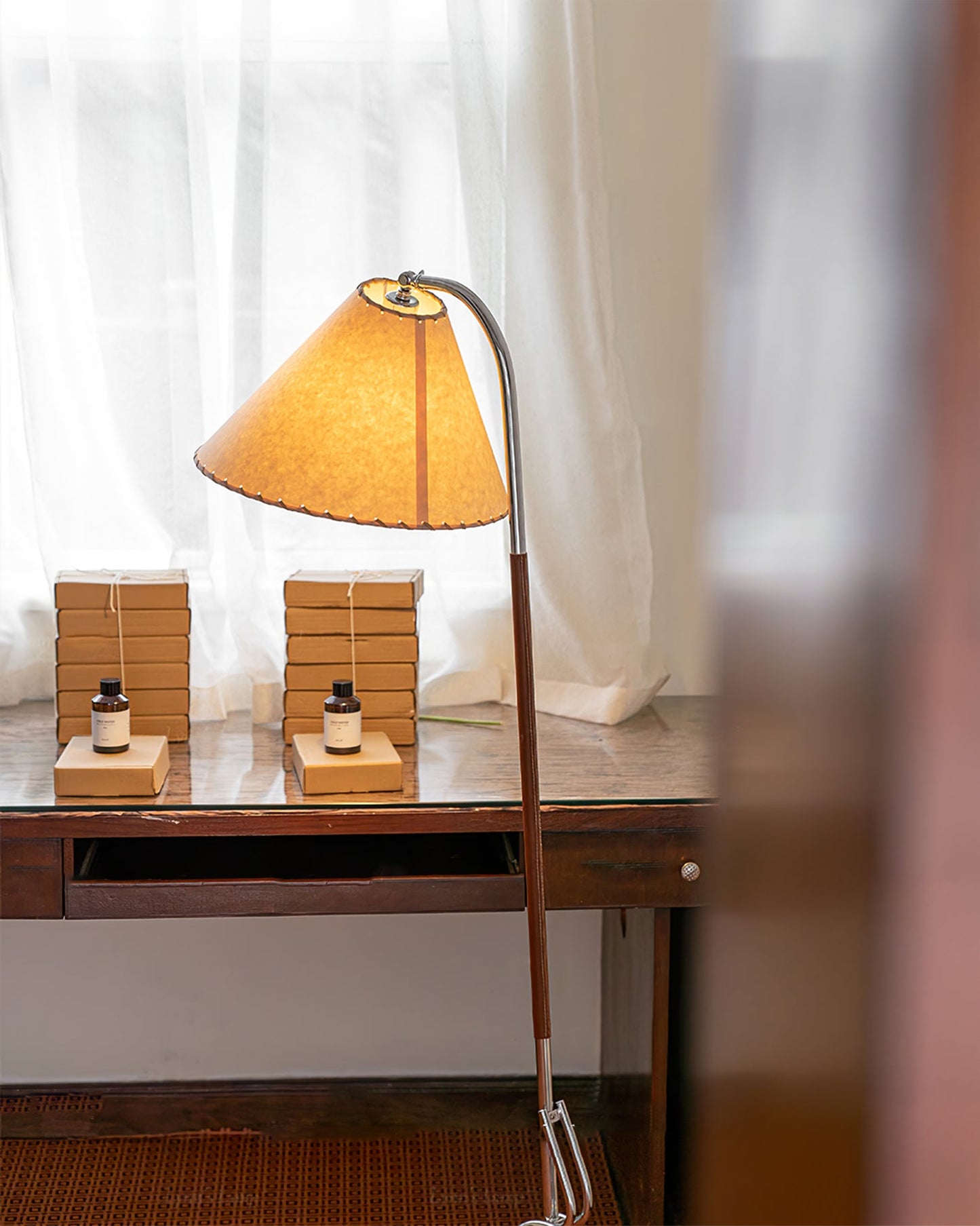 Dornstab Tripod Floor Lamp - Loonglight