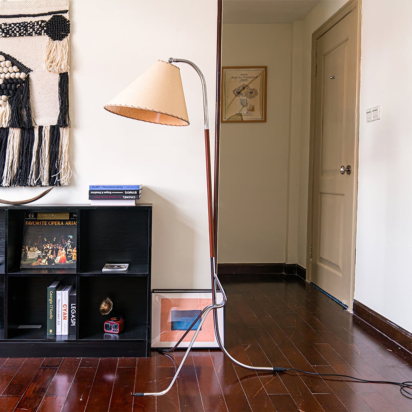 Dornstab Tripod Floor Lamp - Loonglight