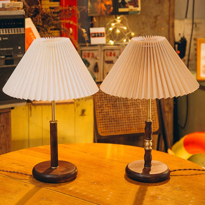 Ella Pleated Table Lamp - Loonglight