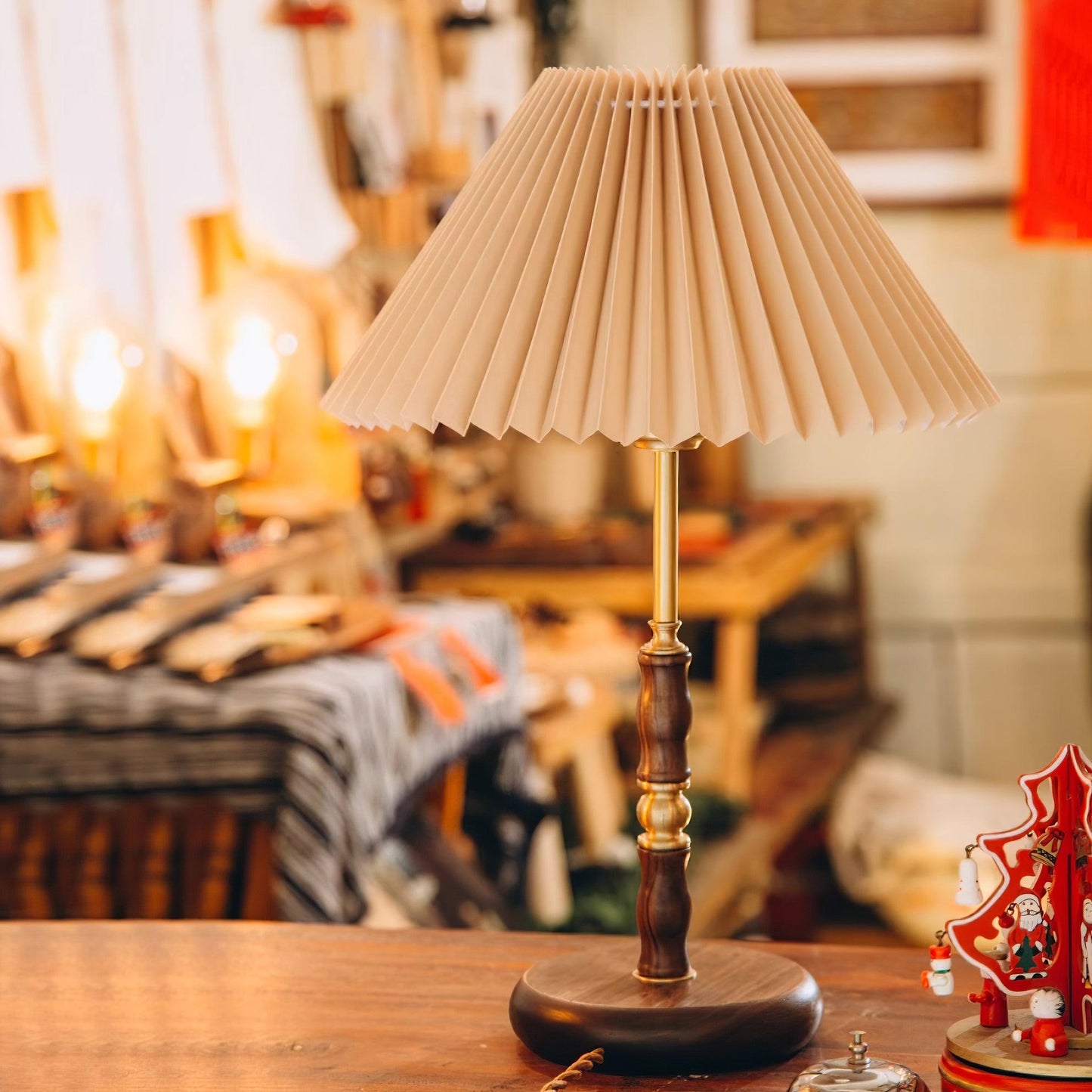 Ella Pleated Table Lamp - Loonglight