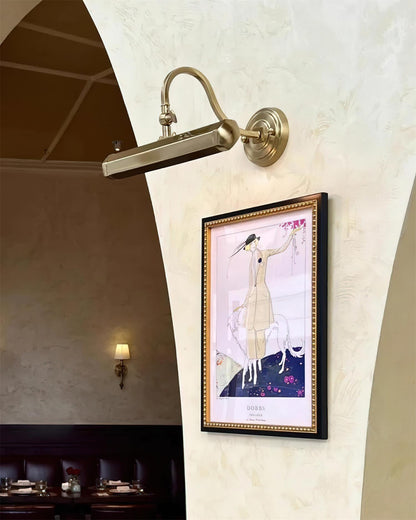 Curvara Wall Lamp