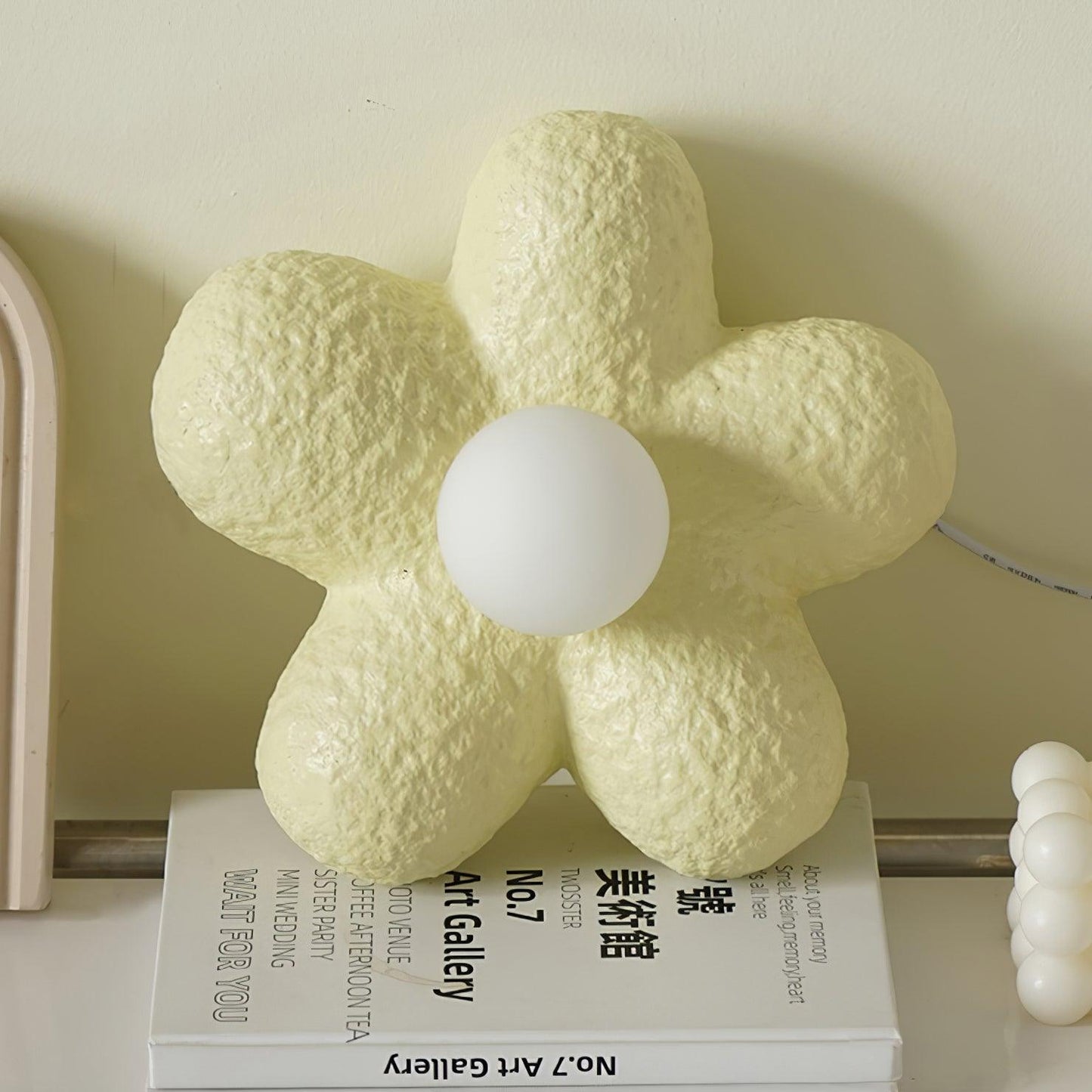 Emiko Flowers Table Lamp - Loonglight