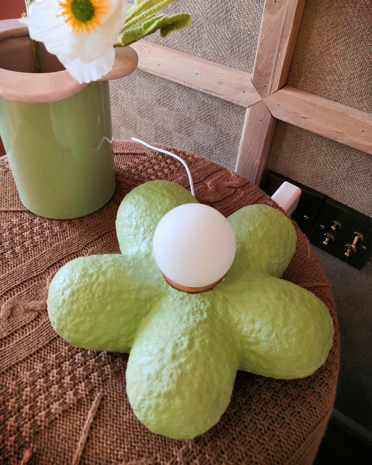 Emiko Flowers Table Lamp - Loonglight