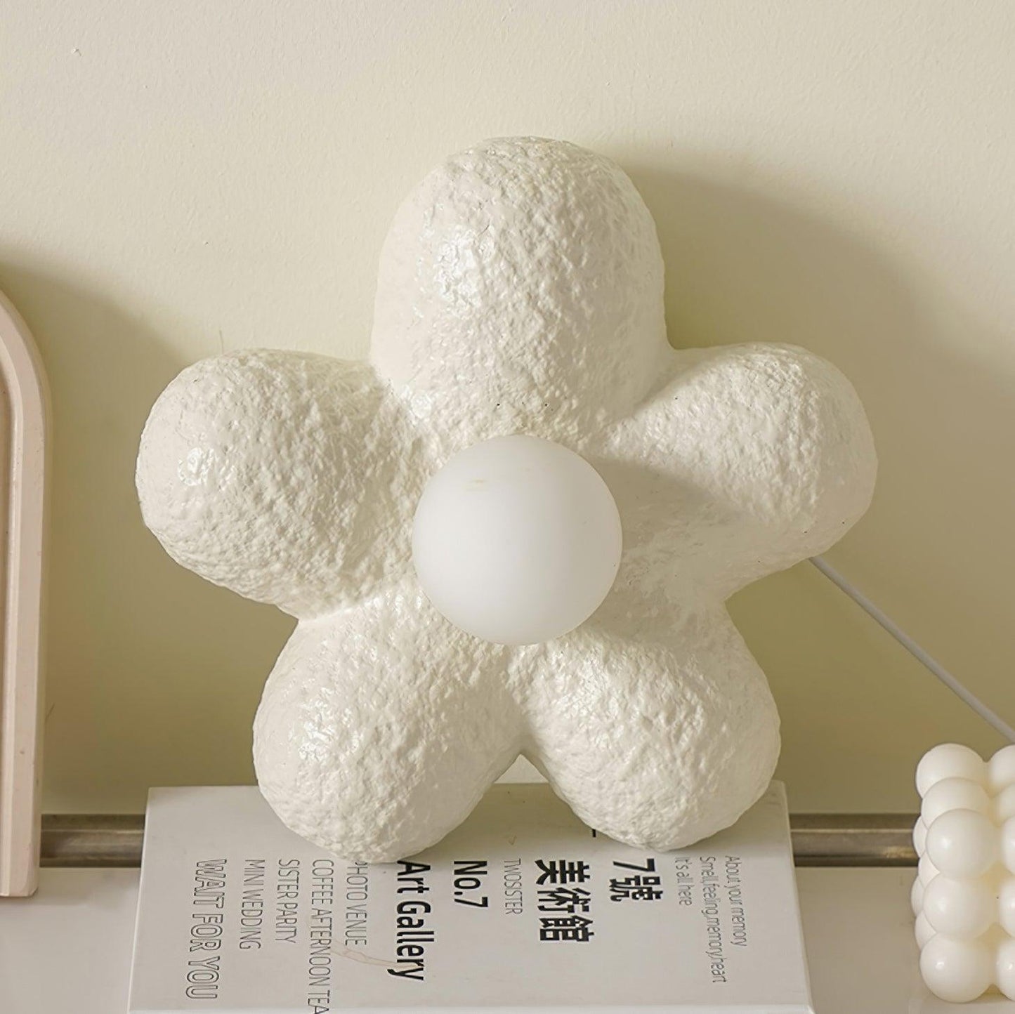 Emiko Flowers Table Lamp - Loonglight