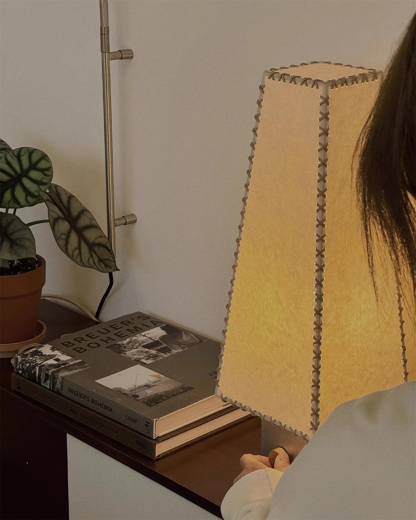 Estela Table Lamp - Loonglight