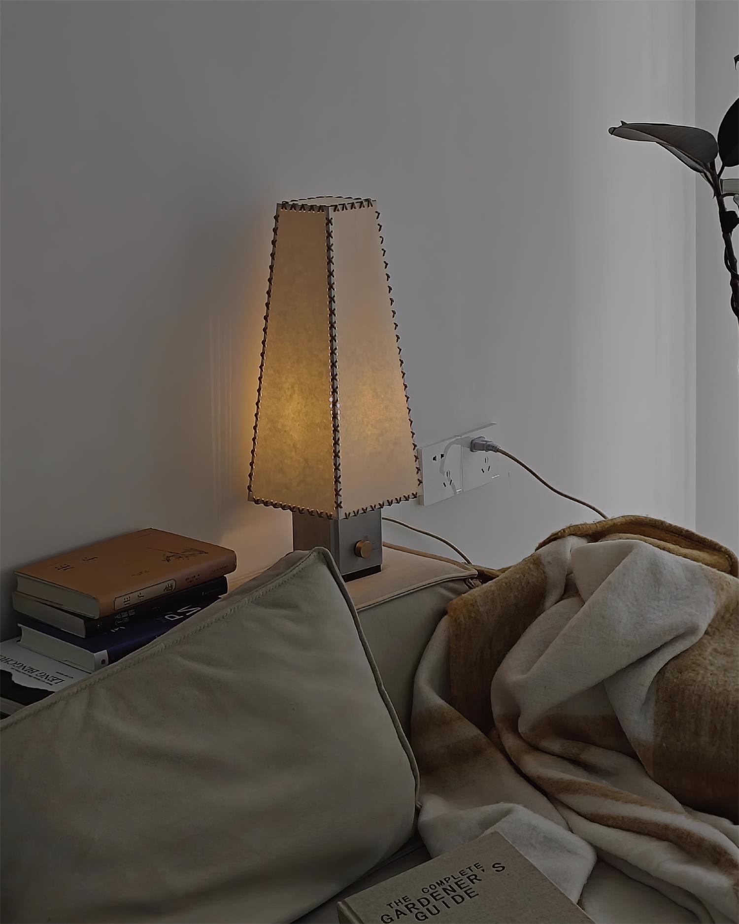 Estela Table Lamp - Loonglight