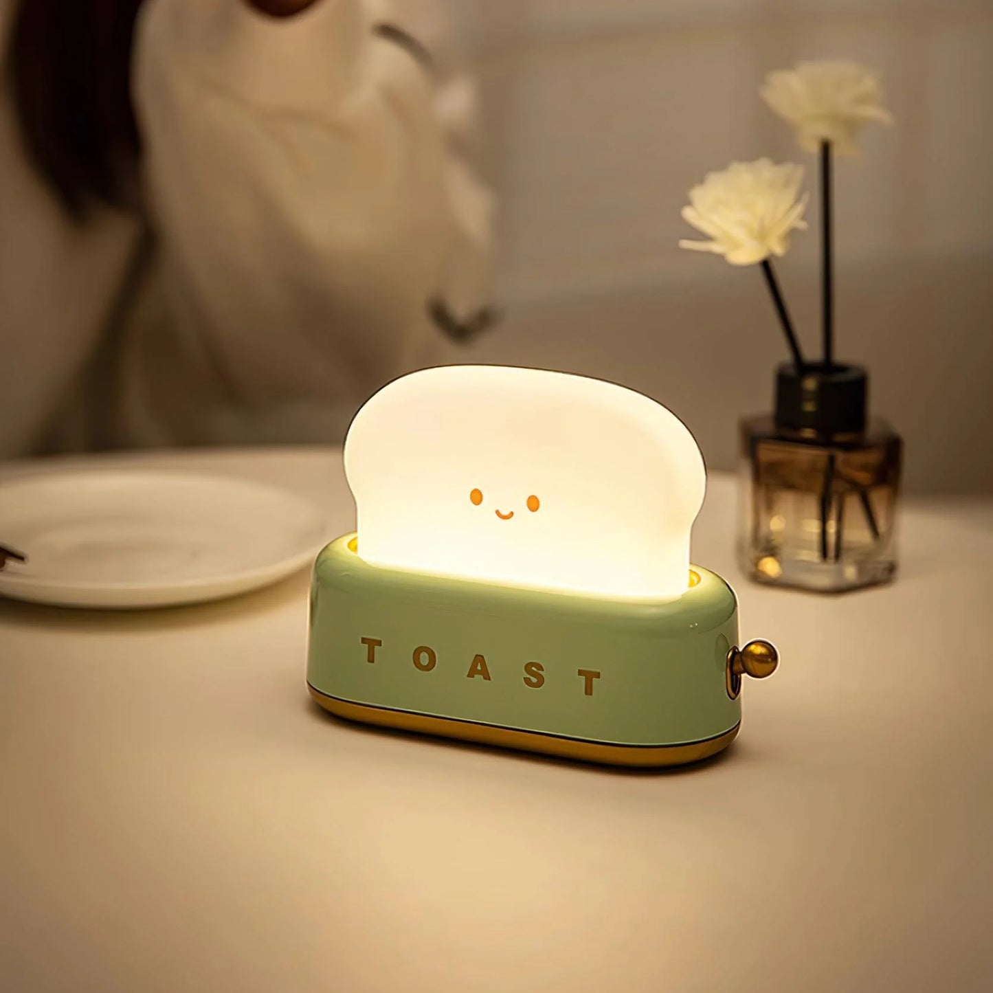 Happy Toast Table Lamp - Loonglight