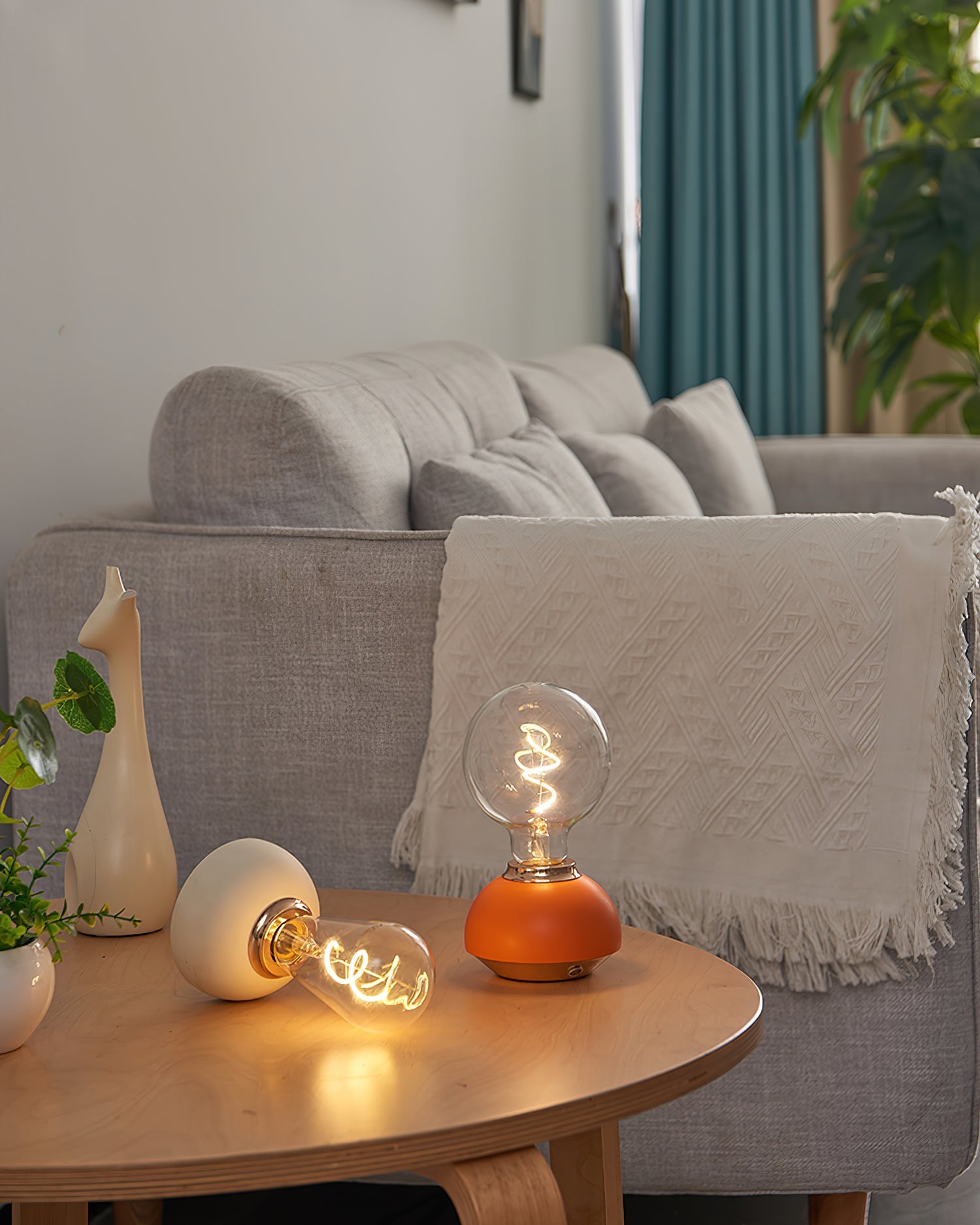 Hato Table Lamp - Loonglight