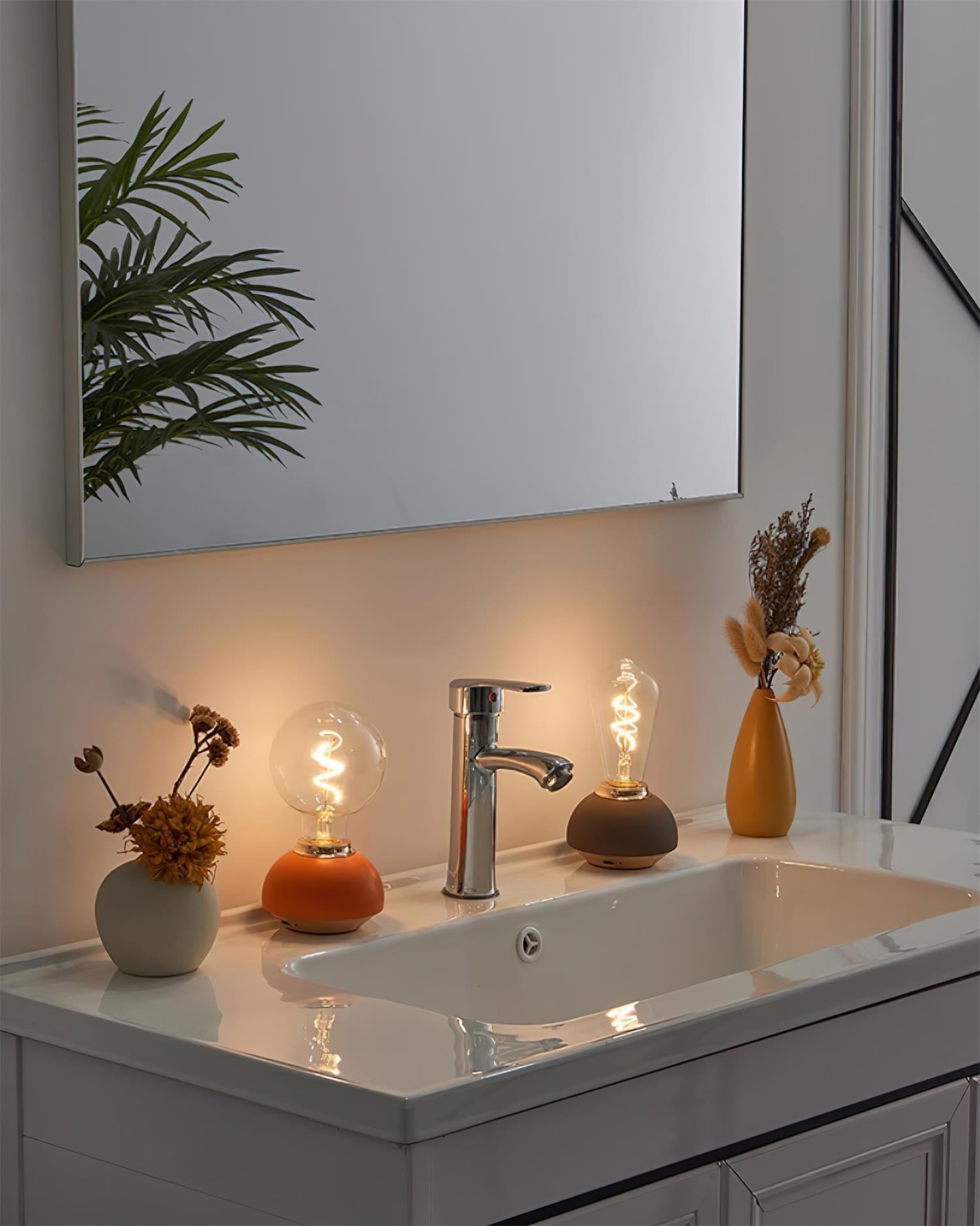 Hato Table Lamp - Loonglight